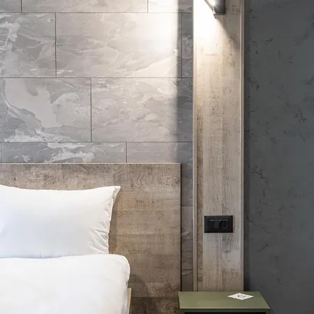 Rcr Einstein Appart hôtel *